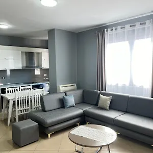 Appartamento Boulevard Views - Spacious, Tirana